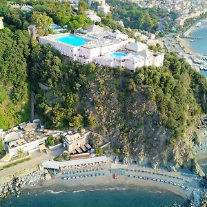 https://punta-san-martino.hotelitalianriviera.com