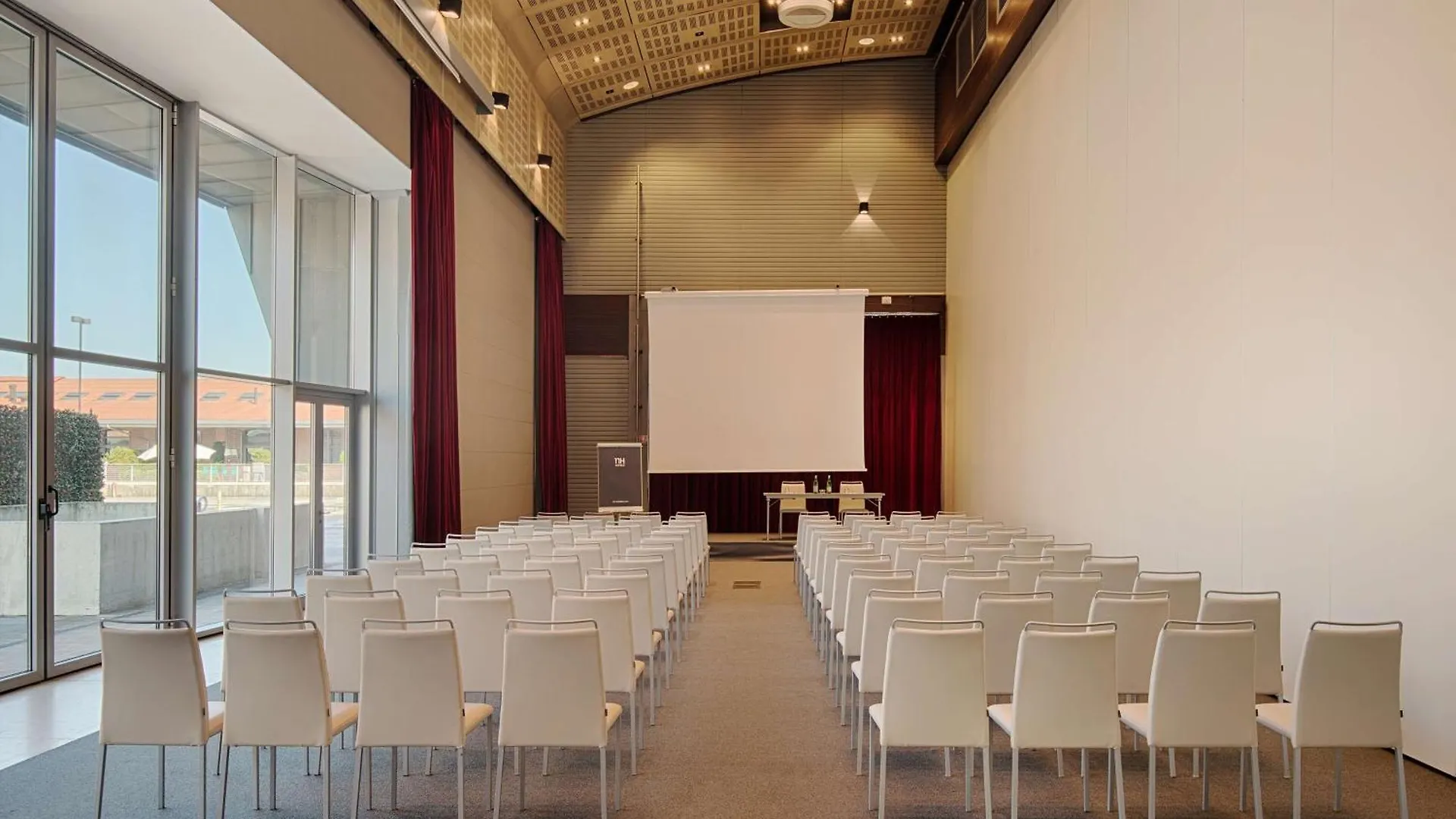 מסטרה Nh Venezia Laguna Palace 4*,